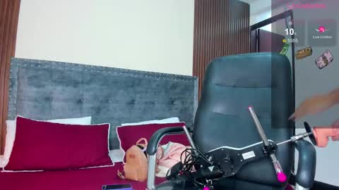 karlla scarlet online show from February 12, 2026, 8:15 pm