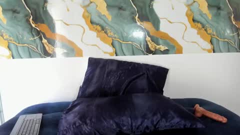 jade_stone12 online show from May 24, 2026, 7:30 pm