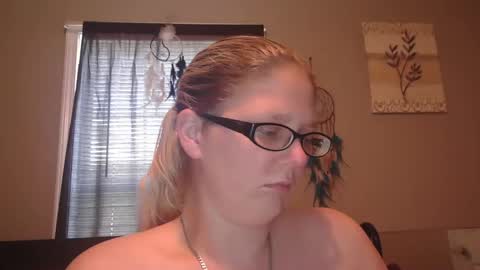 JadeLuv online show from March 9, 2025, 5:17 pm