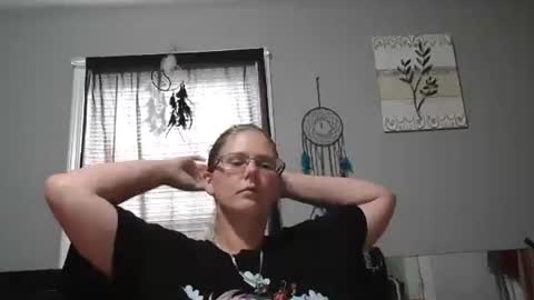 JadeLuv online show from October 19, 2025, 4:18 pm