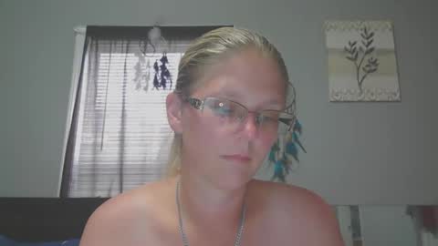 JadeLuv online show from May 21, 2026, 6:04 pm
