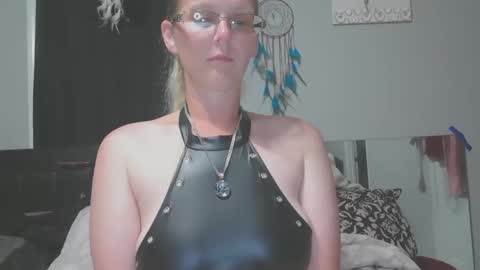 JadeLuv online show from June 4, 2026, 1:33 am