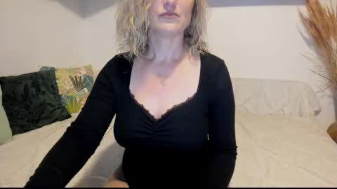 elena online show from November 20, 2025, 3:07 am