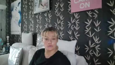 JAKKI LOUISE pornstar online show from November 14, 2025, 11:31 am