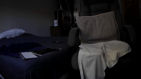 James Bondage online show from November 1, 2025, 4:09 pm