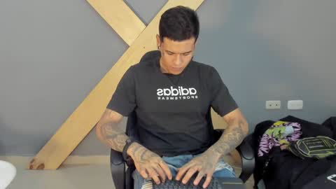Snapshot of jamesinked_ chatting on December 4, 2024, 2:59 pm Jamesinked  online show from December 4, 2024, 2:59 pm