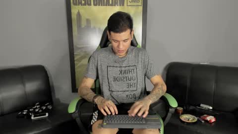 Snapshot of jamesinked_ chatting on December 8, 2024, 11:51 pm Jamesinked  online show from December 8, 2024, 11:51 pm