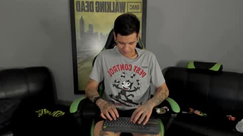 Snapshot of jamesinked_ chatting on December 15, 2024, 10:15 pm Jamesinked  online show from December 15, 2024, 10:15 pm