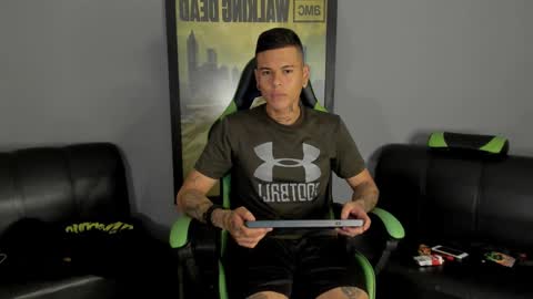 Snapshot of jamesinked_ chatting on December 21, 2024, 6:44 pm Jamesinked  online show from December 21, 2024, 6:44 pm