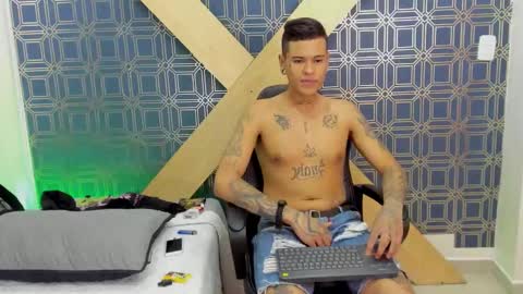 Snapshot of jamesinked_ chatting on December 31, 2024, 4:35 pm Jamesinked  online show from December 31, 2024, 4:35 pm