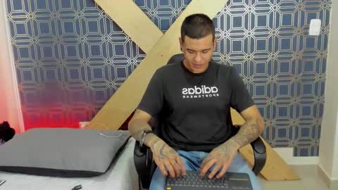 Snapshot of jamesinked_ chatting on January 7, 2025, 6:35 pm Jamesinked  online show from January 7, 2025, 6:35 pm