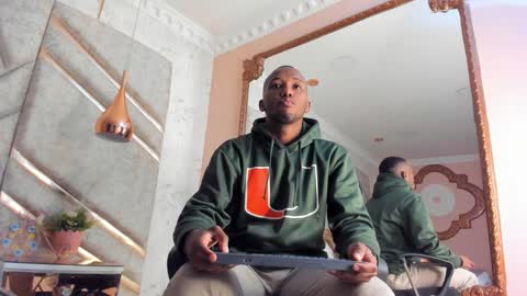 Snapshot of jamesparck chatting on January 24, 2025, 12:10 pm James online show from January 24, 2025, 12:10 pm