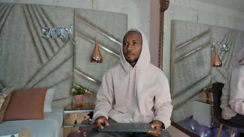 Snapshot of jamesparck chatting on February 20, 2025, 12:25 pm James online show from February 20, 2025, 12:25 pm