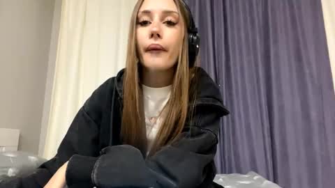 Milena online show from September 8, 2025, 7:13 pm