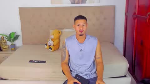 janomar01 online show from September 19, 2025, 6:41 pm