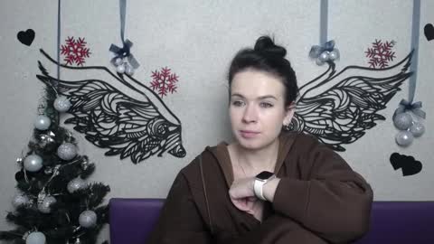 JasmineKouch online show from December 13, 2025, 7:53 pm