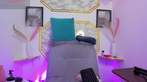 Jaulyn online show from May 20, 2026, 2:40 am