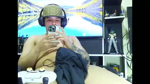 Snapshot of javi_bermuzzi chatting on July 4, 2026, 11:33 pm javi bermuzzi online show from July 4, 2026, 11:33 pm