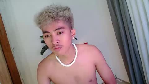 jaysee_hugecox online show from April 18, 2026, 11:25 am