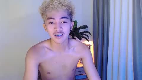 jaysee_hugecox online show from May 1, 2026, 2:49 am
