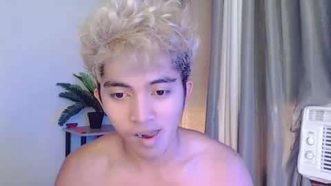 jaysee_hugecox online show from May 29, 2026, 1:36 am