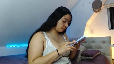 Jazmin and Scarlett online show from October 20, 2025, 9:10 am