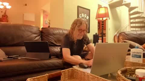 JDinEuless online show from September 9, 2025, 1:54 pm