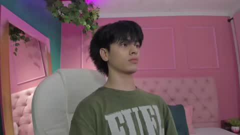 J E A N online show from December 10, 2024, 5:39 am