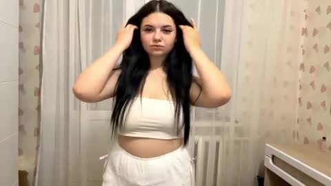 Snapshot of jeannaglanzer chatting on June 19, 2026, 8:23 pm Alisa online show from June 19, 2026, 8:23 pm