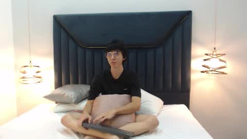 Snapshot of jeffbellfort chatting on November 19, 2025, 9:20 am JeffBellfort online show from November 19, 2025, 9:20 am