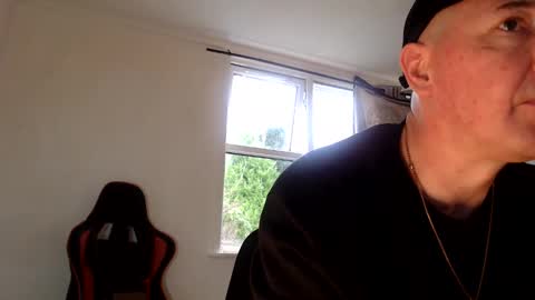 jefflowell_ online show from February 1, 2026, 9:41 am