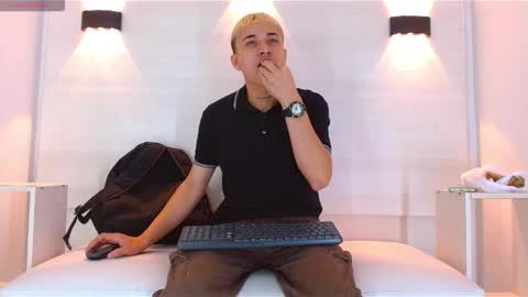 Snapshot of jeic_18 chatting on October 8, 2025, 4:15 pm jeic 18 online show from October 8, 2025, 4:15 pm