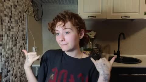 Snapshot of jelly_cherry chatting on April 3, 2026, 9:46 pm Emily online show from April 3, 2026, 9:46 pm