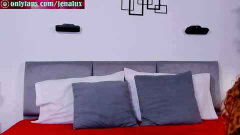 Jennalux online show from April 15, 2026, 1:34 am