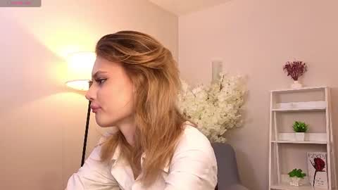 jenifercloudy online show from June 21, 2026, 12:19 pm