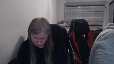 Snapshot of jenisandpeter chatting on March 13, 2026, 7:42 pm JenisAndPeter online show from March 13, 2026, 7:42 pm