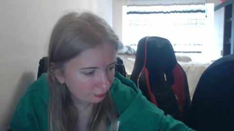 Snapshot of jenisandpeter chatting on March 23, 2026, 6:39 am JenisAndPeter online show from March 23, 2026, 6:39 am