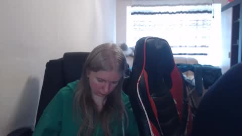 Snapshot of jenisandpeter chatting on March 25, 2026, 7:14 am JenisAndPeter online show from March 25, 2026, 7:14 am