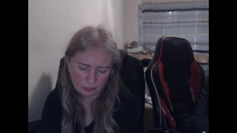 Snapshot of jenisandpeter chatting on April 5, 2026, 6:05 pm JenisAndPeter online show from April 5, 2026, 6:05 pm