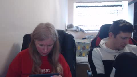 Snapshot of jenisandpeter chatting on April 12, 2026, 7:57 am JenisAndPeter online show from April 12, 2026, 7:57 am