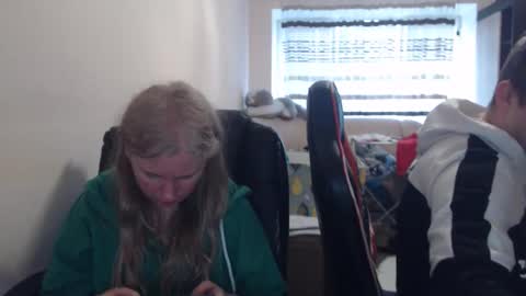 Snapshot of jenisandpeter chatting on April 14, 2026, 5:19 pm JenisAndPeter online show from April 14, 2026, 5:19 pm