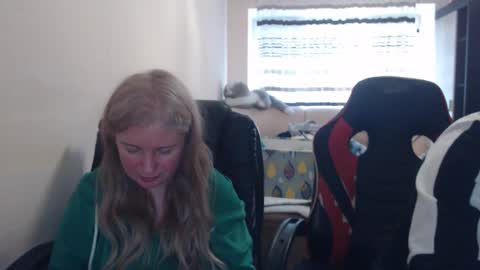 Snapshot of jenisandpeter chatting on April 15, 2026, 5:42 pm JenisAndPeter online show from April 15, 2026, 5:42 pm