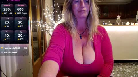 Snapshot of jennadeluxe chatting on March 10, 2026, 6:57 pm Jenna online show from March 10, 2026, 6:57 pm