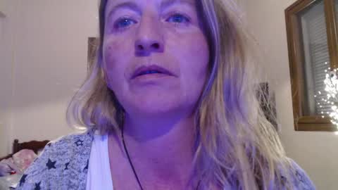 Snapshot of jennadeluxe chatting on April 1, 2026, 3:09 pm Jenna online show from April 1, 2026, 3:09 pm