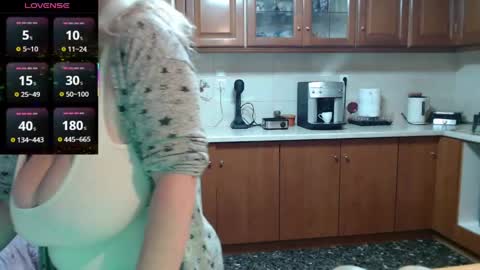 Snapshot of jennadeluxe chatting on April 6, 2026, 7:20 am Jenna online show from April 6, 2026, 7:20 am