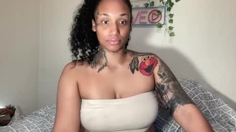 Snapshot of jenni_cash chatting on September 30, 2025, 11:21 pm Mistress Jenni online show from September 30, 2025, 11:21 pm