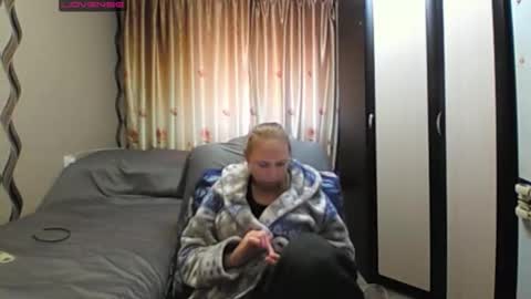 JenniDeep online show from May 28, 2026, 12:02 pm