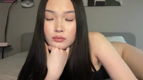 jennie_yung online show from April 13, 2026, 10:37 pm