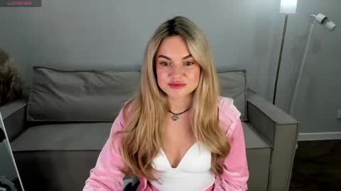 Snapshot of jennifer_perezz chatting on June 2, 2026, 5:15 pm Jennifer Perezz online show from June 2, 2026, 5:15 pm