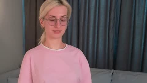 Snapshot of jenniferfox_ chatting on June 24, 2026, 6:34 am Anna online show from June 24, 2026, 6:34 am